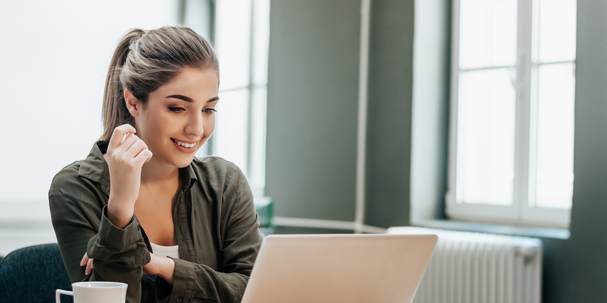 girl taking an online class
